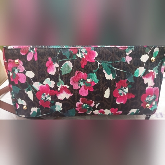Authentic Calvin Klein coated PVC signature floral satchel cum crossbody bag - Picture 6 of 12